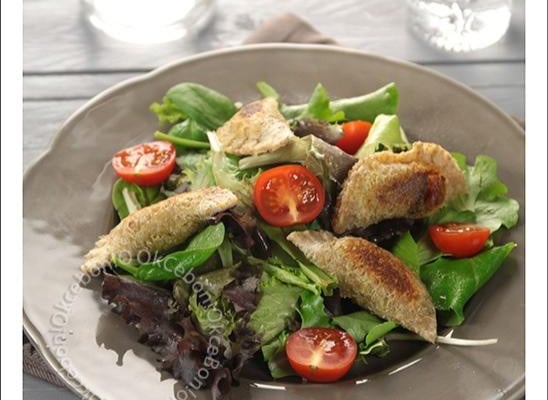 Salade de jeunes pousses et ses chaussons à l'italienne