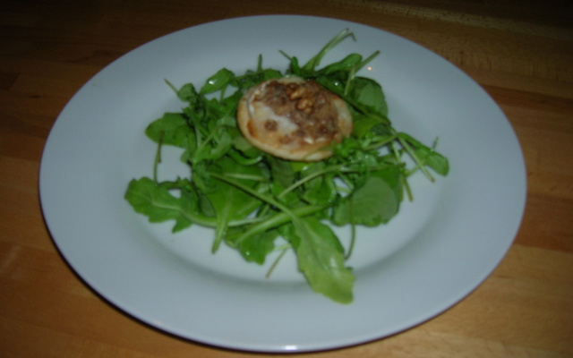 Toasts tièdes chèvre, poire, miel et noix