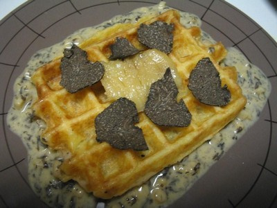 Gaufre de pommes de terre et de rutabagas, moelleux poché, , Truffe de Ste-Alvère et sauce aux racines de persil