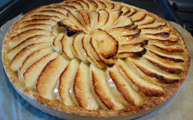 Tarte aux pommes nappée à l'abricotine