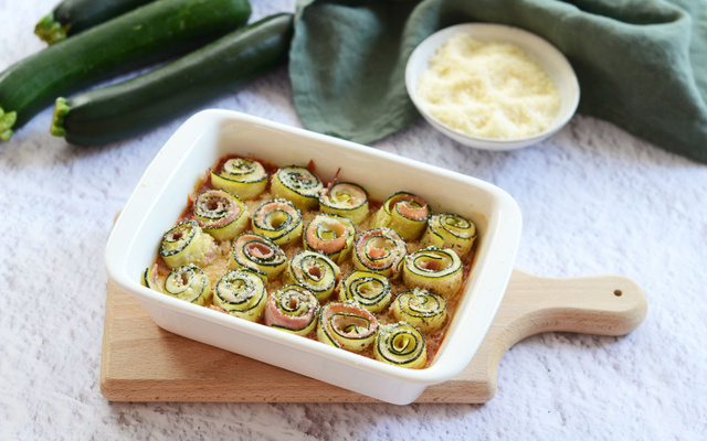 Roulés de courgette au jambon et au fromage