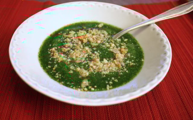 Velouté de Cresson au Crumble Noix-Roquefort