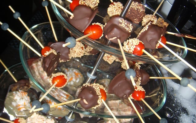 Sucette de tomates cerises au caramel