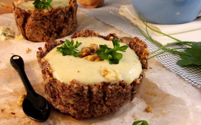 Mousse de roquefort dans son ecrin de noix