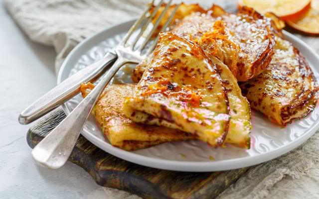 Crêpes Suzette flambées