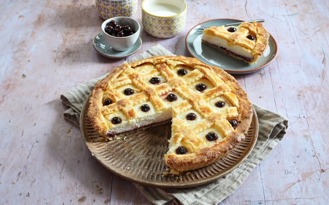 Tarte tressée à la ricotta, confiture de cerises et griottes