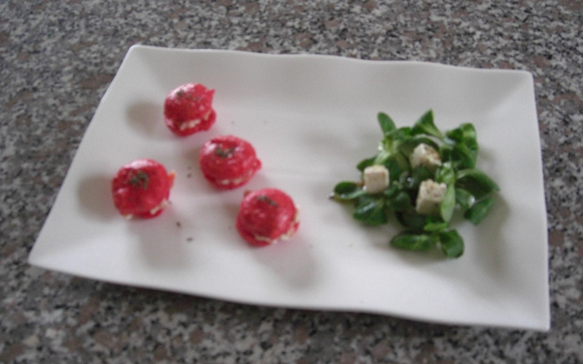 Macaron à la tomate feta basilic