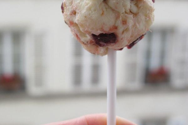 Pop cake Saint-Marcellin, cranberries, figues et noix