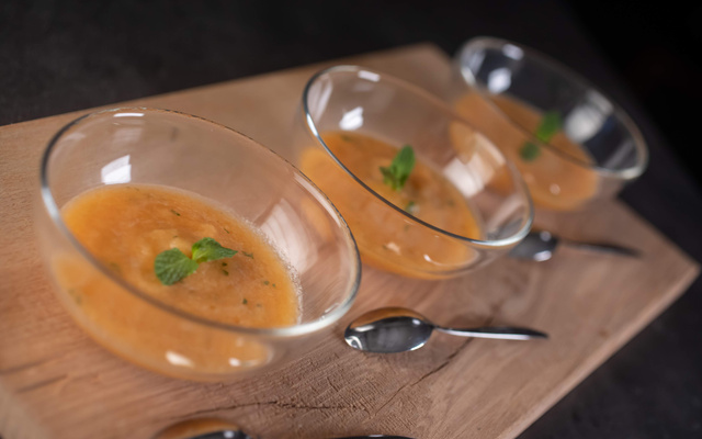 Verrines de soupe de Melon du Quercy à la menthe fraîche