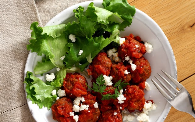 Boulettes de bœuf à la vapeur sauce tomate et feta