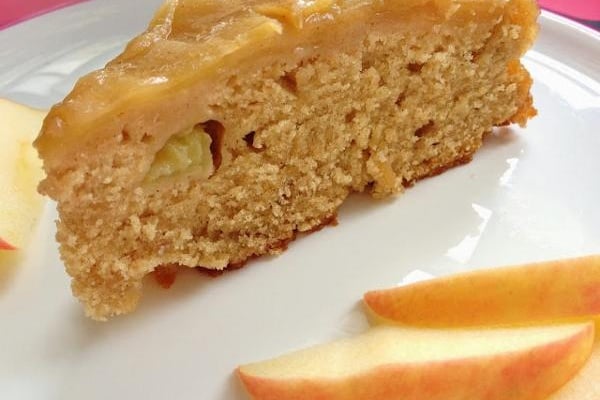 Le gâteau renversé aux pommes et au sirop d'érable