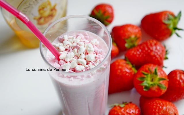 Boisson aux fraises et sirop de gingembre