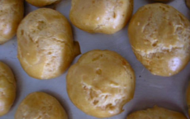 Gougères à l'emmental et jambon parme