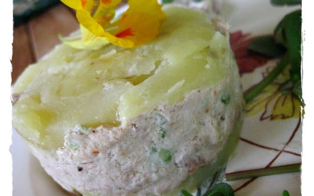 Millefeuille de pommes de terre et mousse de thon fumé au fromage de Mme LOIC