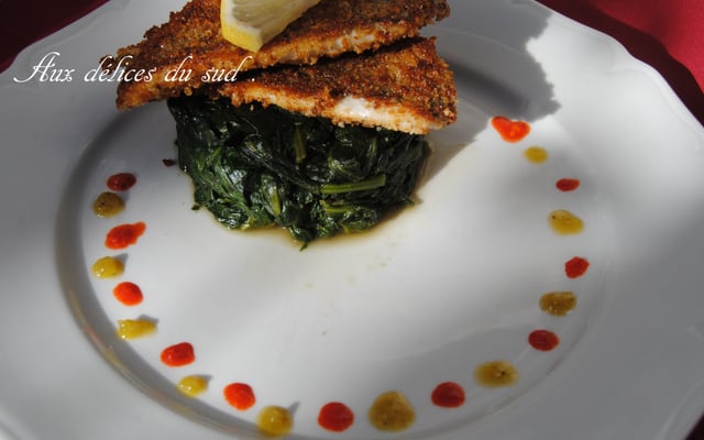 Filets de dorades panés sur lit d'épinards