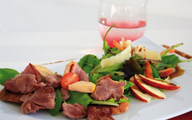 Tartine périgourdine aux gésiers de Poulet confits et magret de canard