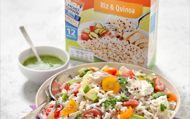 Salade de riz & quinoa, avocat, tomates cerise, feta et pesto d’herbes