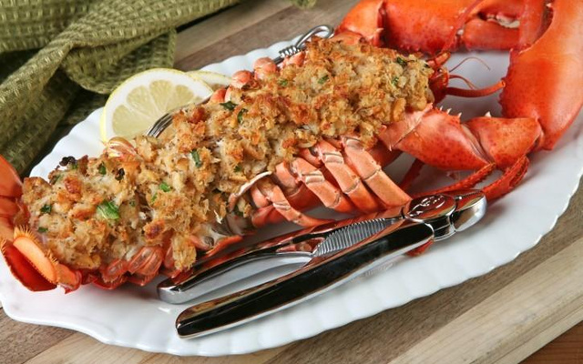 Homards au four gratinés à l'Epoisses