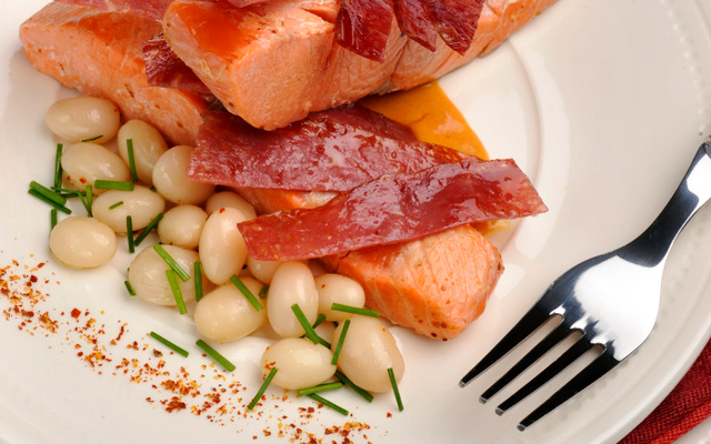 Saumon Sauvage d'argenté d'alaska  aux cocos de Paimpol  et lomo