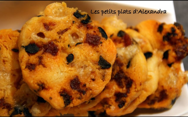 Sablés au comté chorizo et olives noires