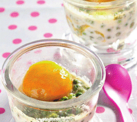Œuf cocotte au Comté et petits pois