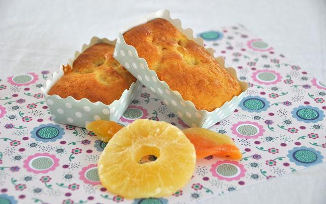 Petits cakes à l'ananas et melon séchés