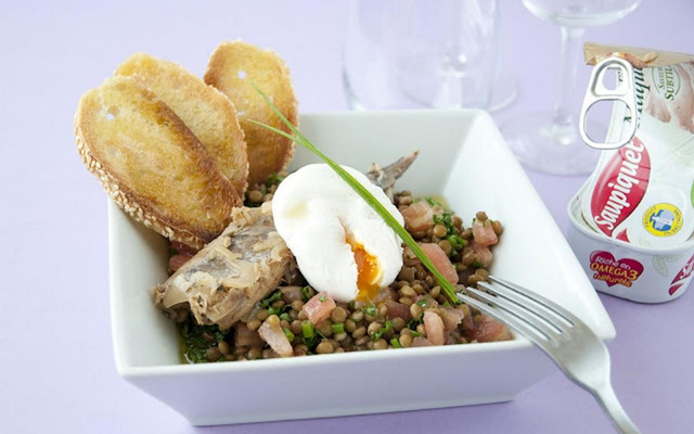 Salade de lentilles, maquereaux et œuf poché