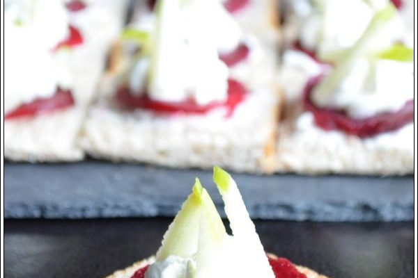 Toast bouchée au chèvre, betterave et ses petites pommes