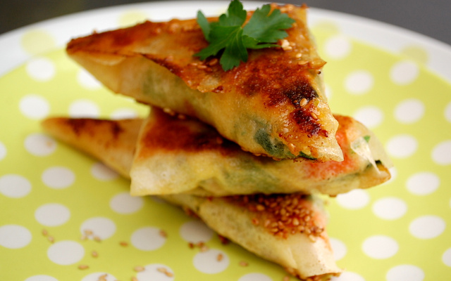 Samoussa aux mini bâtonnets Petits Coraya et sésame