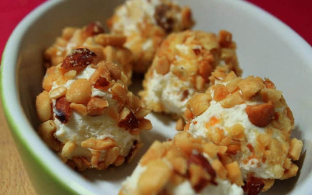 Truffes salées au Petit Billy et aux fruits secs