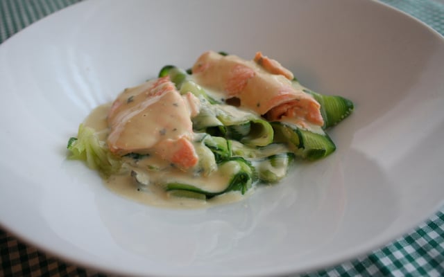 Tagliatelles de courgette au saumon et sabayon de Roquefort