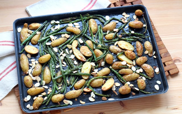 Pommes de terre primeur et haricots rôtis aux amandes