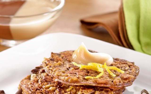 Petites galettes au chocolat, flocons et lait d'avoine, duo de crème vanille chocolat