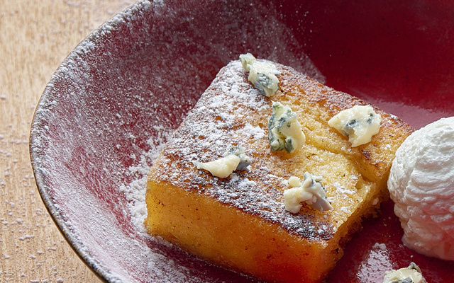 Pain perdu à la brioche parsemé de Saint-Agur