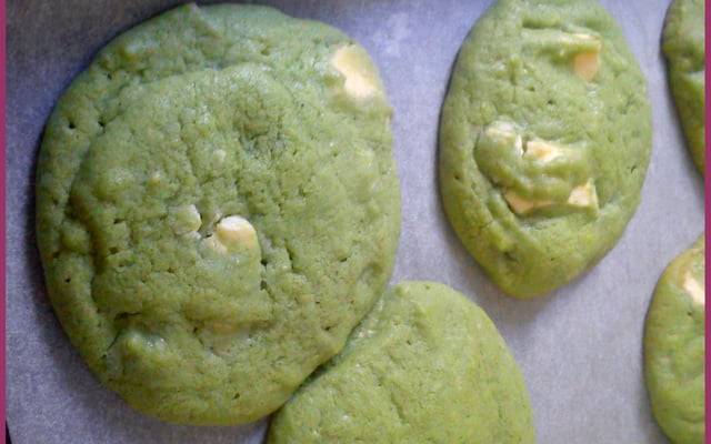 Cookies martiens à la pistache et au chocolat blanc