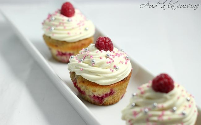 Cupcakes en rouge et noir (chocolat blanc et framboise)