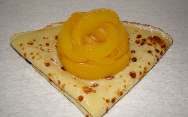 Crêpe et sa Rose de pêches