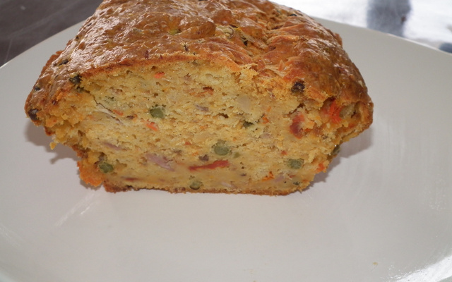 Cake aux légumes et jambon et tomates séchées