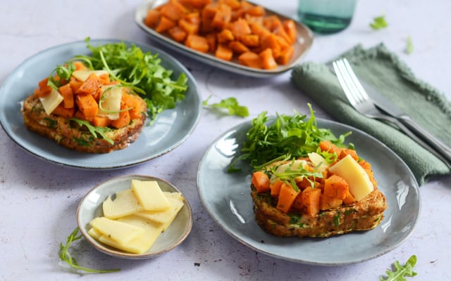 Tartines de pain perdu à la patate douce rôtie et à la tomme