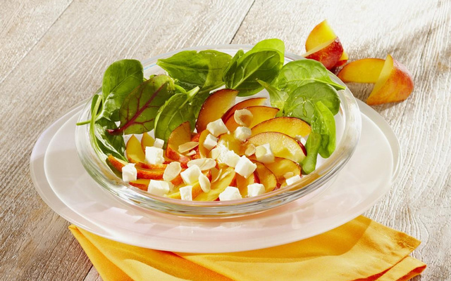 Salade salakis et nectarines