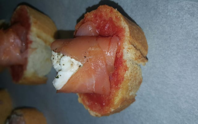 Bruschetta au saumon fumé