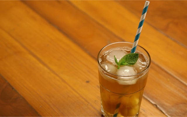 Thé glacé à la pêche