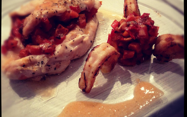 Filets de poulet farcis aux petits légumes en sauce