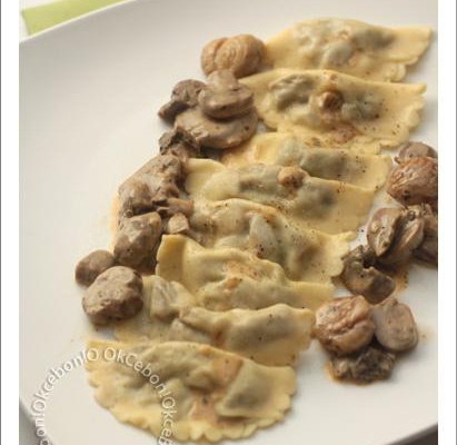Ravioles aux champignons de Paris aux marrons, bolets, cèpes et persil