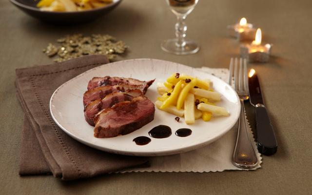 Magret de canard sauce poivre de sichuan et balsamique, céleri et pomme glacée