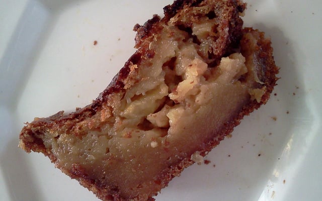 Gâteau au yaourt caramélisé aux pommes