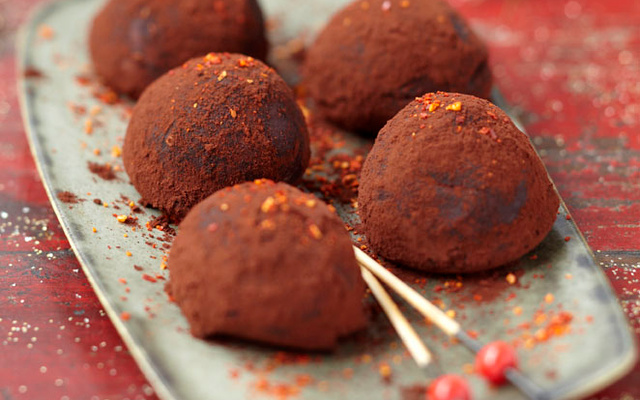 Truffes choco fraises au piment d'Espelette