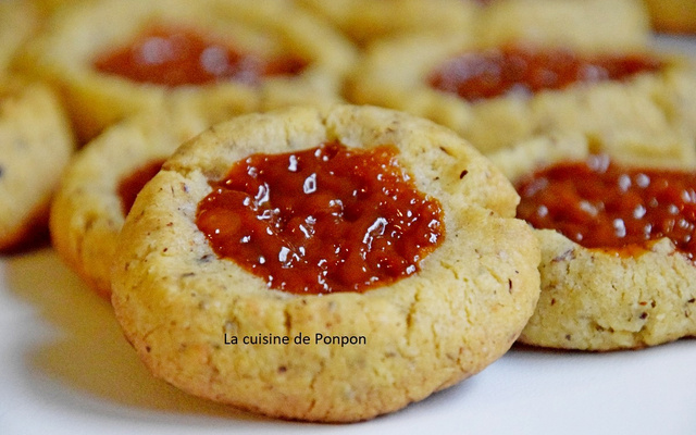 Biscuits aux noisettes et à la confiture de lait
