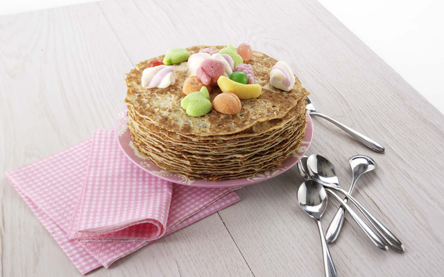 Pâte à crêpes en deux versions