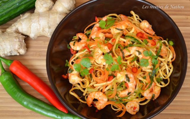 Nouilles chinoises au paprika fumé, crevettes marinées au citron vert